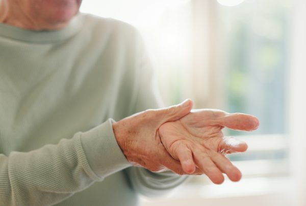 Mano cerrada después de un ACV