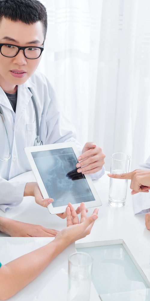 doctors discussing brain disease 2021 08 26 19 52 14 utc min